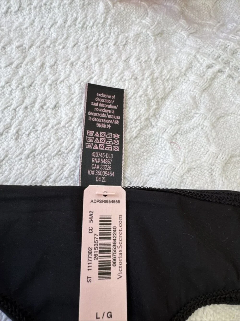 VICTORIA'S SECRET L VERY SEXY BLACK SILKY LACE THONG PANTIES GOLD V SIDE NWT - Picture 7 of 7